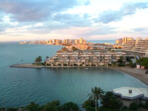descubre-la-belleza-de-cala-del-pino-en-la-manga-un-paraiso-escondido-en-la-costa-espanola