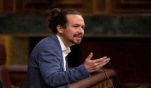 pablo-iglesias-descubre-la-imagen-que-esta-revolucionando-la-politica-espanola
