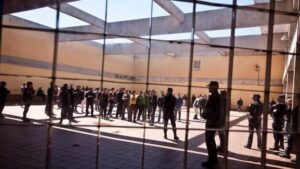 cie-barcelona-zona-franca-un-debate-sobre-las-politicas-migratorias-en-espana