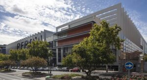 repsol-todo-lo-que-debes-saber-sobre-su-presencia-en-el-barrio-del-pilar