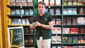 libro al cerrar la puerta